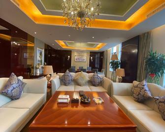 Silverhall Grand Hotel - Huanggang - Living room