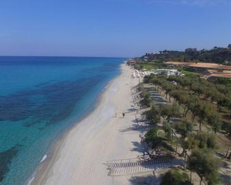 Villaggio Camping La Scogliera - Ricadi - Playa