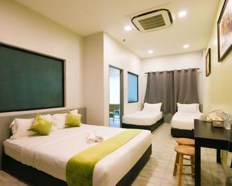 Travelland Hotel - Tambun - Bedroom