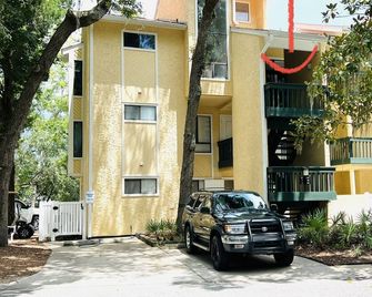 Drop Anchor Now Booking The Holidays - Niceville - Budova