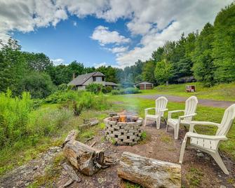 Catskills Mountain Cabin in Bloomville! - Stamford - Patio