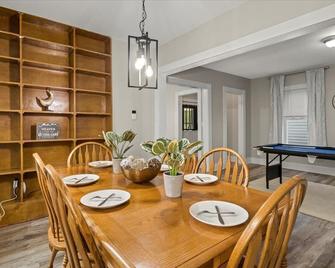 Geneva Ny | Flx Wineries | Seneca Lake - Geneva - Dining room