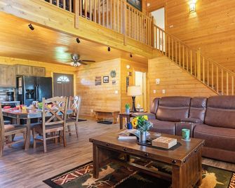 Deer View - Island Park - Living room