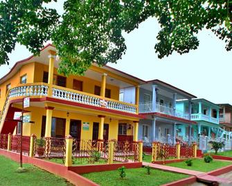 House of Daniel and Juany - Viñales - Edificio