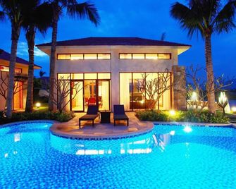 Xinglong Old Banyan Hotel - Wanning - Pool
