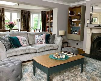 Luxury Living In Cobham, Surrey! - Cobham - Living room