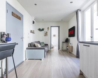 Lb Vacation Rentals I Cute Affordable 1-Br Minutes From Cannes Center - Cannes - Vardagsrum