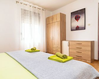 Apartments Tonja - Primosten