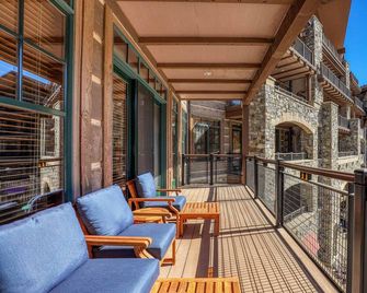 Great Bear Lodge 302 by East West Hospitality - Truckee - Balkon