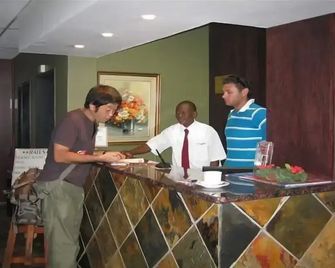 Stanville Hotel - Bloemfontein - Front desk