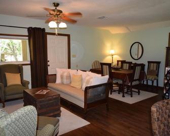 Getaway to Home in the Hills on Guadalupe River. \n\n - Hunt - Living room