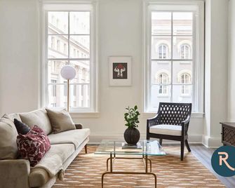 Roami at St. Charles - New Orleans - Living room