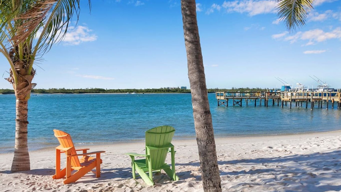 Hutchinson Island Plaza Hotel and Suites