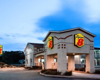 Super 8 by Wyndham Guelph - Guelph - Κτίριο
