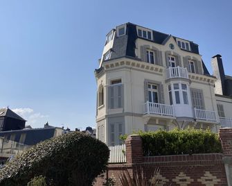 In a listed seaside villa, apartment 6 p. - Villers-sur-Mer - Gebäude