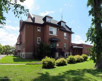 Wardens Quarters: 2 Bedroom Apt - Sault Ste Marie - Building