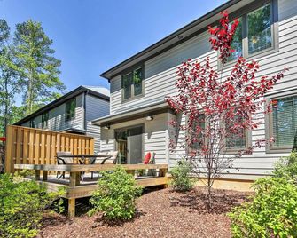 Downtown Townhome; Walk to Dine & Shop on Broad St - Southern Pines - Building