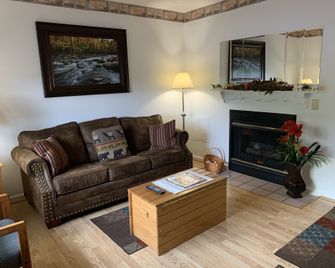 Laurel Inn Condominium - Gatlinburg - Living room