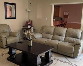 Secluded & Pet Friendly! - Raeford - Sala de estar
