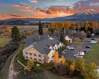 Comfort Inn and Suites Carbondale on the Roaring Fork - Carbondale - Building