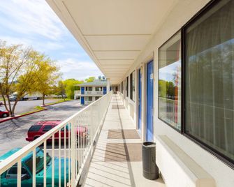 Motel 6 Klamath Falls - Klamath Falls - Balcony
