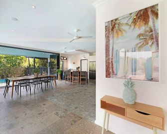 Reef Villa - A Sprawling Waterfront Oasis - Nightcliff