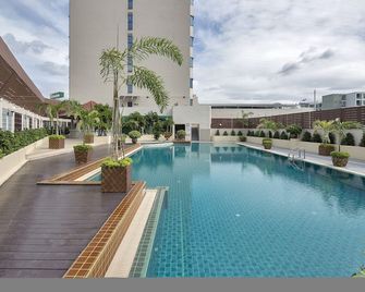 Maruay Garden Hotel - Bangkok - Piscina