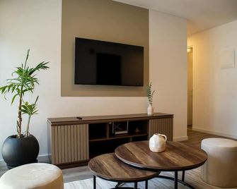 Los Pinos by Wynwood House - Lima