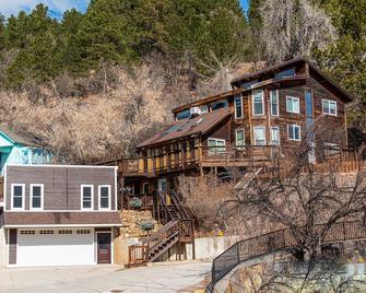 Twin Pines Lodge - 4 Bedroom Vacation Rental in Deadwood, South Dakota - Deadwood - Budova