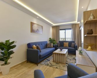 Charming Cozy Apartment - Rabat Center - Free parking & AirC & Fiber internet - Rabat - Oturma odası