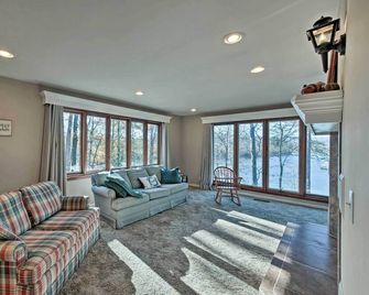 Chickamauga Lake Vacation Rental w/ Boat Dock! - Dayton - Obývací pokoj
