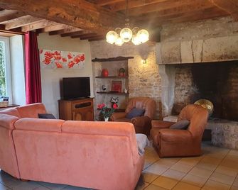 Stone house near Utah Beach - 6 Les tourelles, Orglandes - Le Ham - Salon