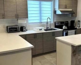 Luxury bungalow - Châteauguay - Kitchen