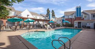 Residence Inn by Marriott Sacramento Airport Natomas - Sacramento - Svømmebasseng