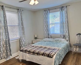 Walk to East Beach - Norfolk - Bedroom