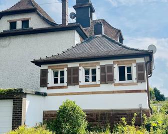 Cloud 9 , Apartment mit Garage und Garten in Nähe der Uniklinik, Bosch, Ina Schaeffler - Homburg - Gebäude