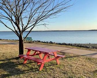 Motel @ Kentucky Lake. The bicycle room. - Gilbertsville - Playa