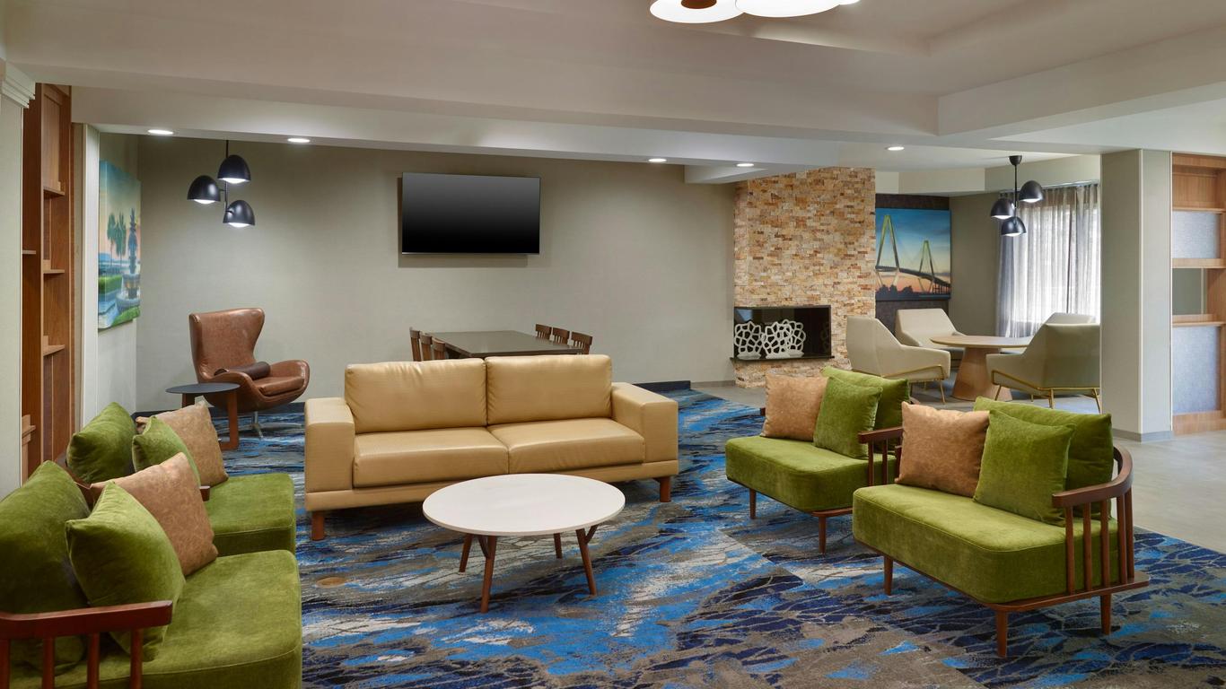 Fairfield Inn and Suites Charleston North/University Area