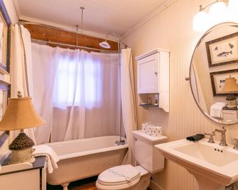 Riverdale - Boone - Baño