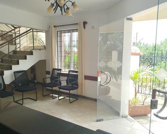 Mtwapa Country Resort - Mtwapa - Sala de estar