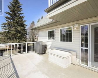 Welcome To The Lakeshore Guest House Star-04446 - Sylvan Lake - Balkon