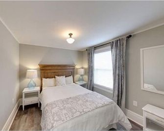 Kings Inn Near The Falls - Niagara Falls - Bedroom
