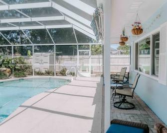 Entire Home, Heated Pool, Just 10 Min To - Vero Beach - Piscina