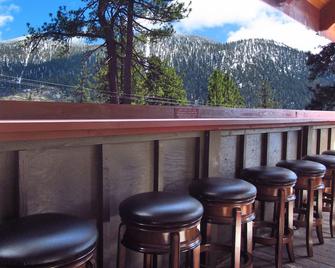 Studio with jetted bathtub, kitchenette, walk to casinos, lake, restaurants - South Lake Tahoe - Balcón