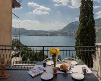 La Casa dell'Architetto by Rent All Como - Blevio - Balcón