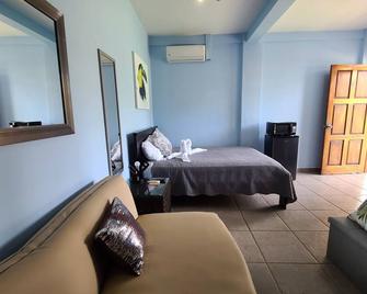 Beach Front! Perfect For Weddings, Bachelor Parties, Retreats or Family Reunions - Playa Hermosa - Bedroom