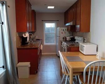 Cozy 2/2 Albany Condo - Albany - Kitchen