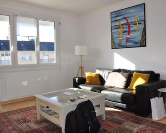 Magnificent renovated T5 apartment near the sea - Saint-Nazaire - Obývací pokoj