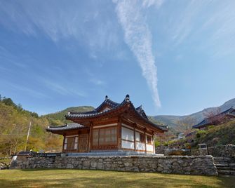 Wanju Hanok Pension Hyurim - Wanju - Vista del exterior
