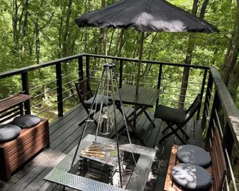 Private cottage surrounded by nature | Wooden deck / Agatsumagun Gunma - Tsumagoi - Balcony